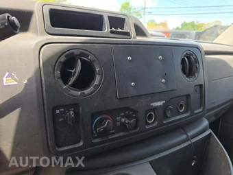 2010 Ford E-150 Recreational Van 138.0" WB - miniatura 10