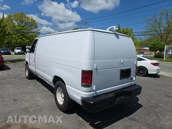 2010 Ford E-150 Recreational Van 138.0" WB - miniatura 2