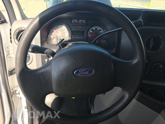 2010 Ford E-250 Recreational Van - miniatura 10