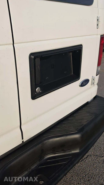 2010 Ford E-250 Recreational Van - miniatura 21