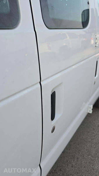 2010 Ford E-250 Recreational Van - miniatura 22