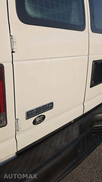 2010 Ford E-250 Recreational Van - miniatura 23