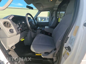 2010 Ford E-250 Recreational Van - miniatura 7