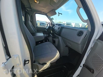 2010 Ford E-250 Recreational Van - miniatura 8