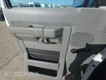 2010 Ford E-250 Recreational Van - miniatura 9