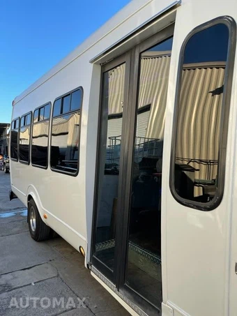 2010 Ford E-450 Base DRW - miniatura 11