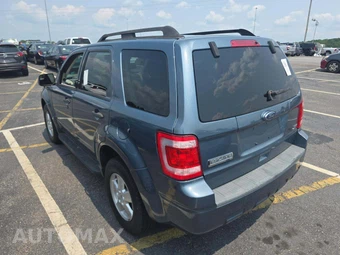 2010 Ford Escape XLT – miniatura 2