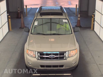 2010 Ford Escape XLT - miniatura 2