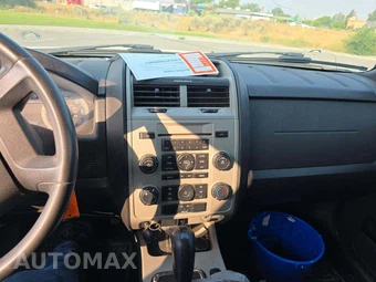2010 Ford Escape XLT - miniatura 7