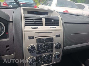 2010 Ford Escape XLT – miniatura 10
