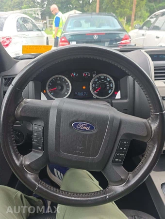 2010 Ford Escape XLT – miniatura 21