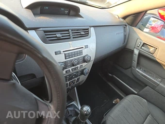 2010 Ford Focus SE Sedan - miniatura 11