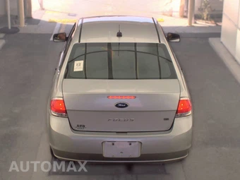 2010 Ford Focus SE Sedan - miniatura 5