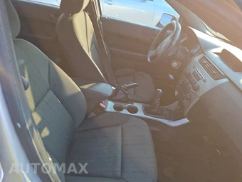 2010 Ford Focus SE Sedan - miniatura 8