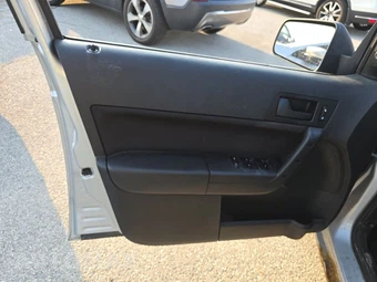 2010 Ford Focus SE Sedan - miniatura 9