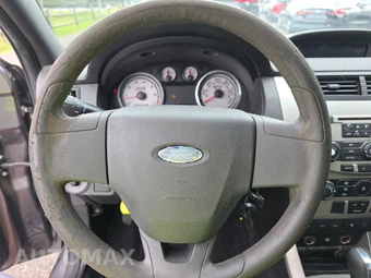 2010 Ford Focus SE Sedan – miniatura 10
