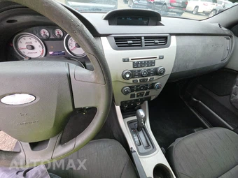 2010 Ford Focus SE Sedan – miniatura 11