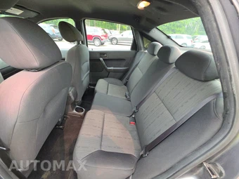 2010 Ford Focus SE Sedan – miniatura 13