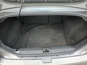 2010 Ford Focus SE Sedan – miniatura 16