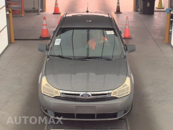 2010 Ford Focus SE Sedan – miniatura 2