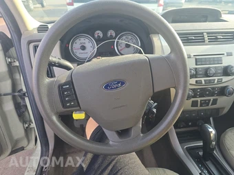 2010 Ford Focus SE Sedan - miniatura 10