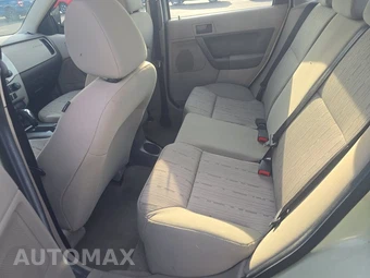 2010 Ford Focus SE Sedan - miniatura 13
