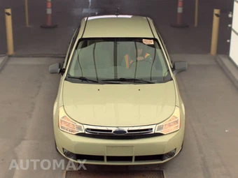 2010 Ford Focus SE Sedan - miniatura 2