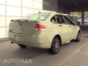 2010 Ford Focus SE Sedan - miniatura 4