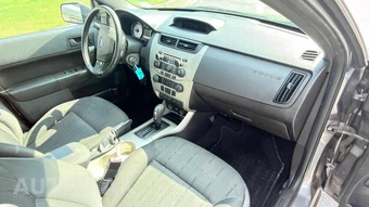 2010 Ford Focus SE Sedan - miniatura 10