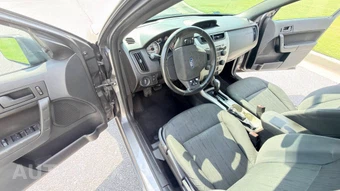 2010 Ford Focus SE Sedan - miniatura 14