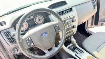 2010 Ford Focus SE Sedan - miniatura 15