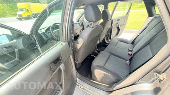 2010 Ford Focus SE Sedan - miniatura 17