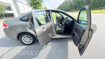 2010 Ford Focus SE Sedan - miniatura 18