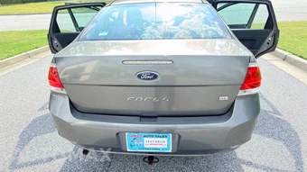 2010 Ford Focus SE Sedan - miniatura 19