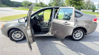 2010 Ford Focus SE Sedan - miniatura 20