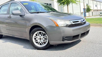 2010 Ford Focus SE Sedan - miniatura 4