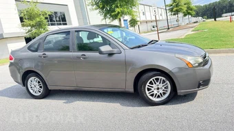 2010 Ford Focus SE Sedan - miniatura 6