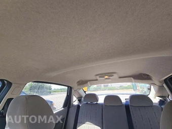 2010 Ford Focus SE Sedan – miniatura 10