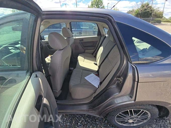 2010 Ford Focus SE Sedan – miniatura 12