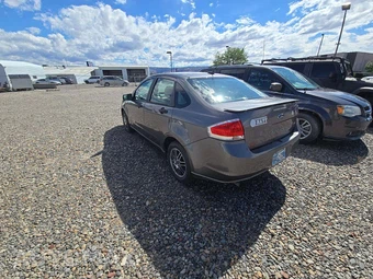 2010 Ford Focus SE Sedan – miniatura 2