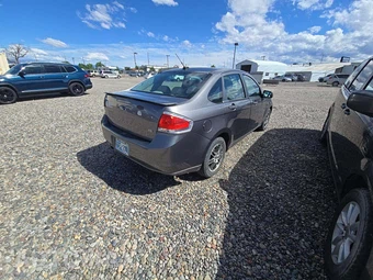 2010 Ford Focus SE Sedan – miniatura 3