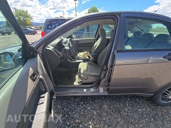 2010 Ford Focus SE Sedan – miniatura 6