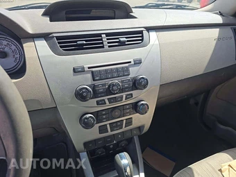 2010 Ford Focus SE Sedan – miniatura 9