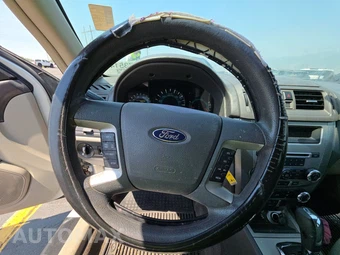 2010 Ford Fusion SE – miniatura 10