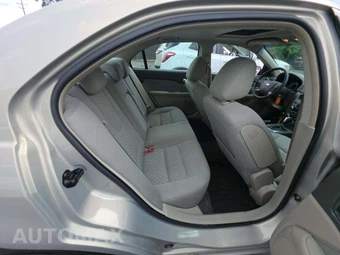 2010 Ford Fusion SE - miniatura 13