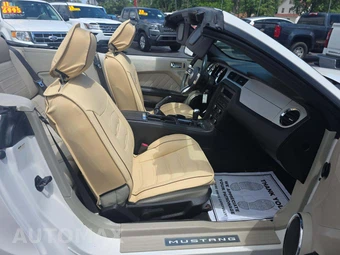 2010 Ford Mustang GT Convertible - miniatura 18