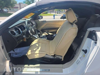 2010 Ford Mustang GT Convertible - miniatura 6