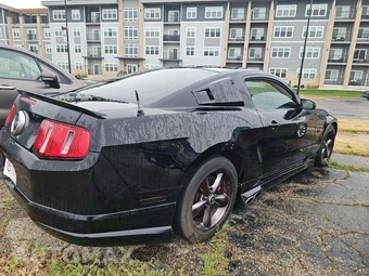2010 Ford Mustang GT Coupe - miniatura 3