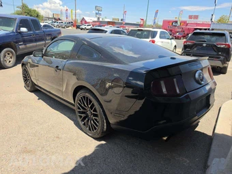 2010 Ford Mustang GT Coupe - miniatura 2