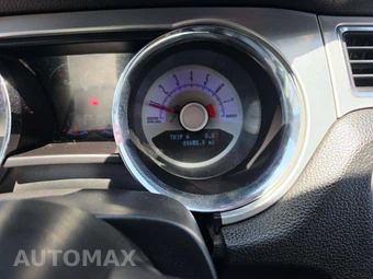 2010 Ford Mustang GT Coupe - miniatura 9